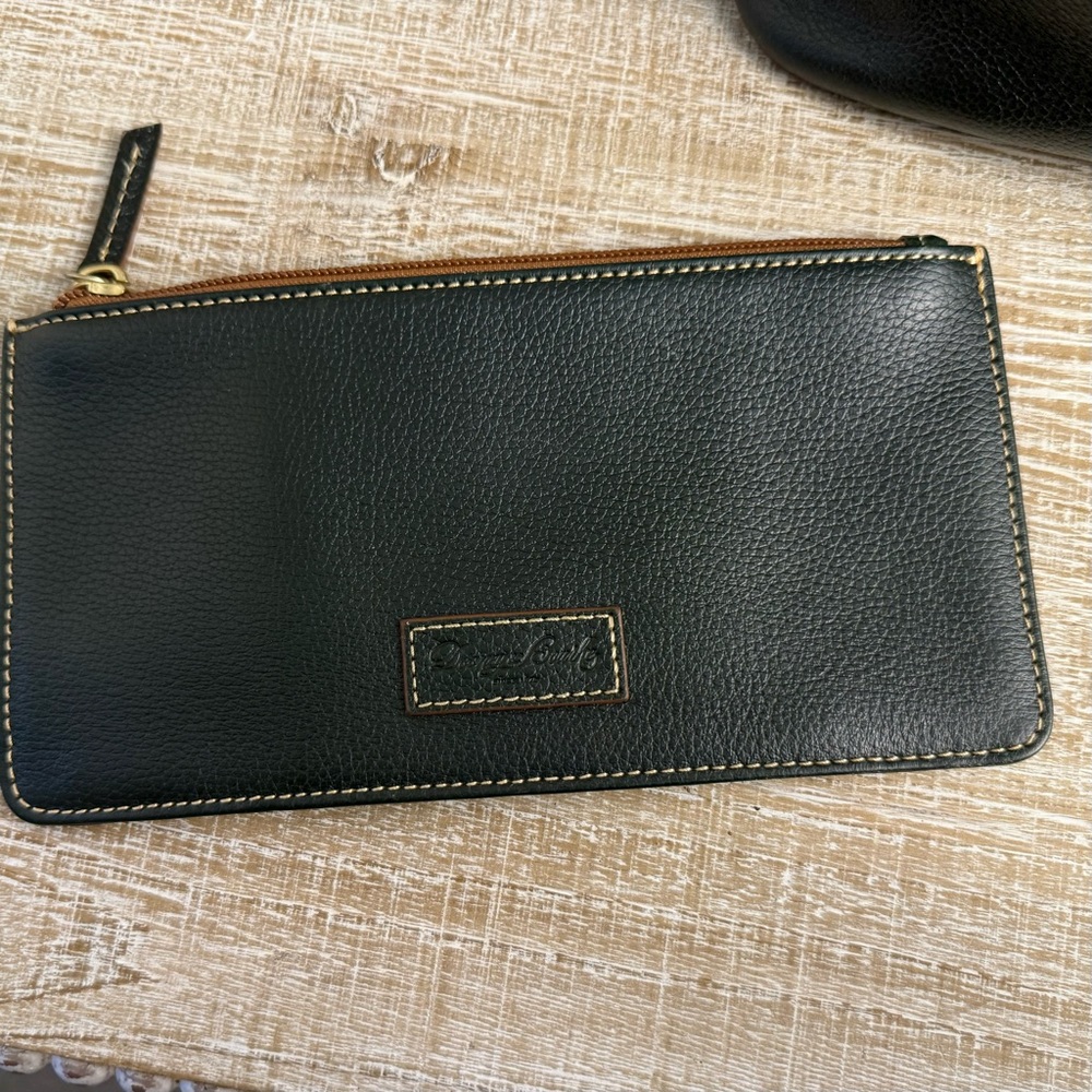 Dooney & Bourke Green and Brown Leather Shoulder Bag with Hobo Style, & Acc. UGC - Picture 3 of 16